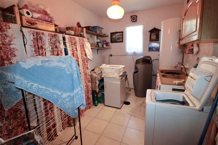 Image No.11-3 Bed House for sale