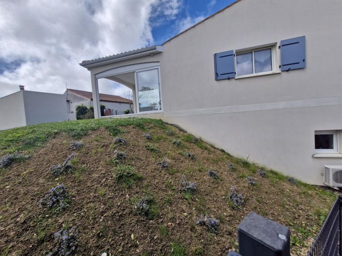 Image No.10-3 Bed House for sale