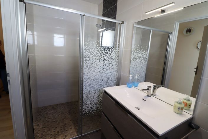 Image No.11-3 Bed House for sale