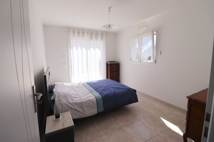 Image No.9-3 Bed House for sale