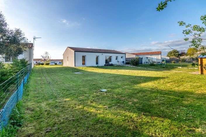 Image No.17-3 Bed House for sale