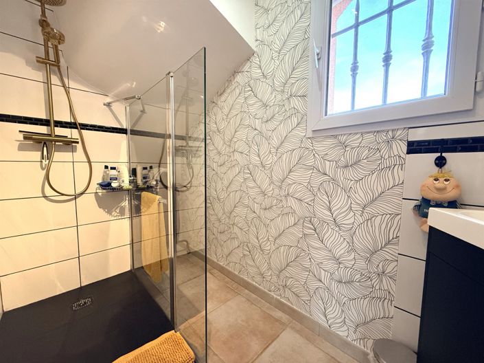 Image No.18-4 Bed House for sale