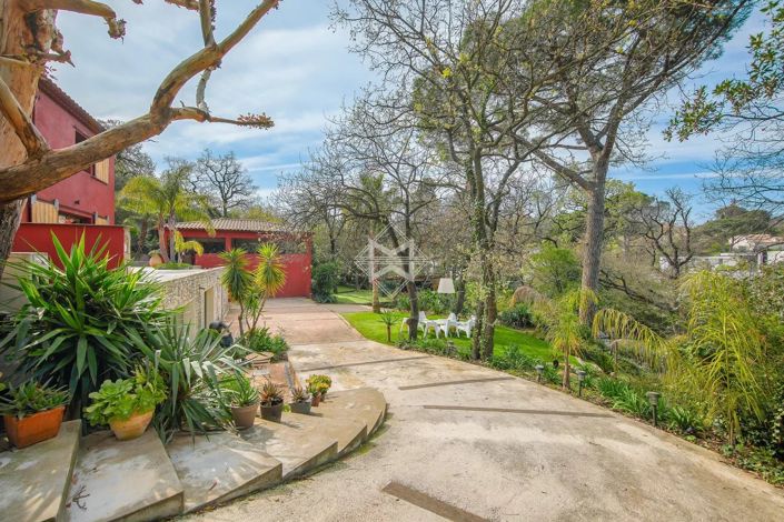 Image No.16-8 Bed House for sale