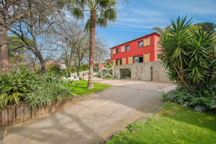 Image No.2-8 Bed House for sale