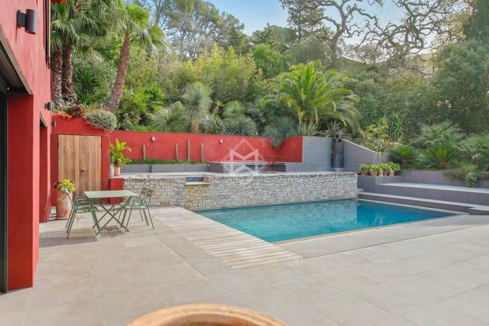 Image No.3-8 Bed House for sale