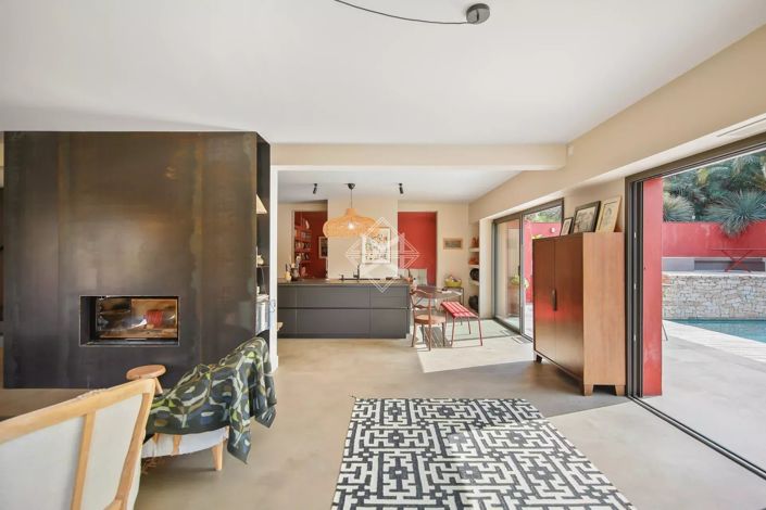 Image No.4-8 Bed House for sale