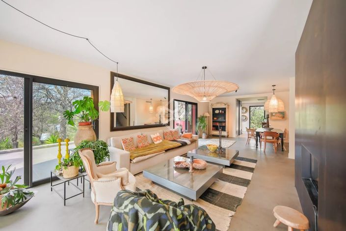 Image No.5-8 Bed House for sale