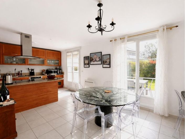 Image No.5-5 Bed House for sale