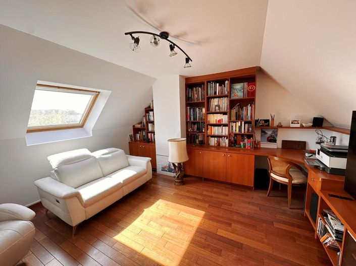 Image No.7-5 Bed House for sale