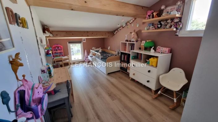 Image No.13-3 Bed House for sale