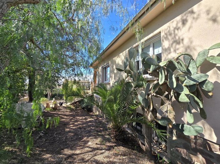 Image No.18-5 Bed House for sale