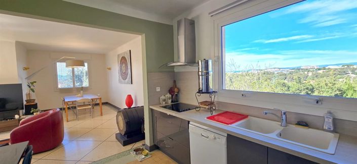 Image No.6-5 Bed House for sale