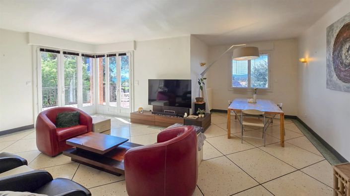 Image No.7-5 Bed House for sale