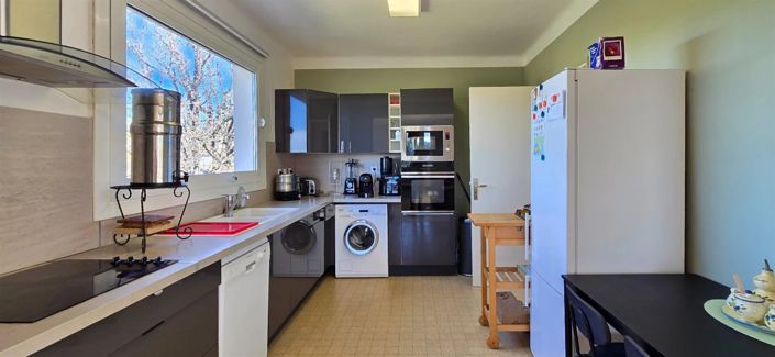 Image No.8-5 Bed House for sale