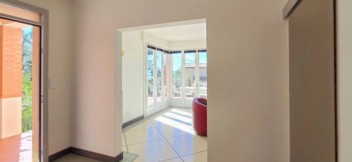 Image No.9-5 Bed House for sale