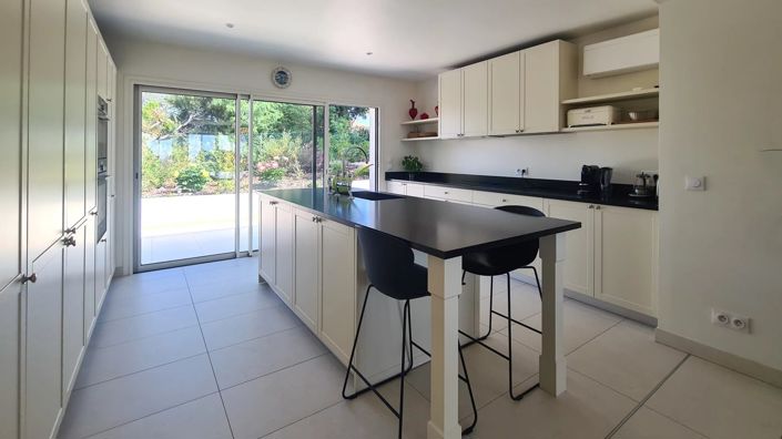 Image No.8-4 Bed House for sale