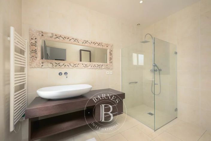Image No.10-3 Bed Apartment for sale