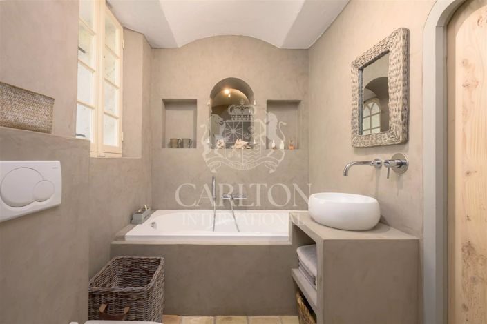 Image No.17-5 Bed House for sale