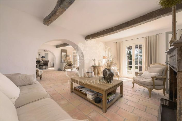 Image No.6-5 Bed House for sale