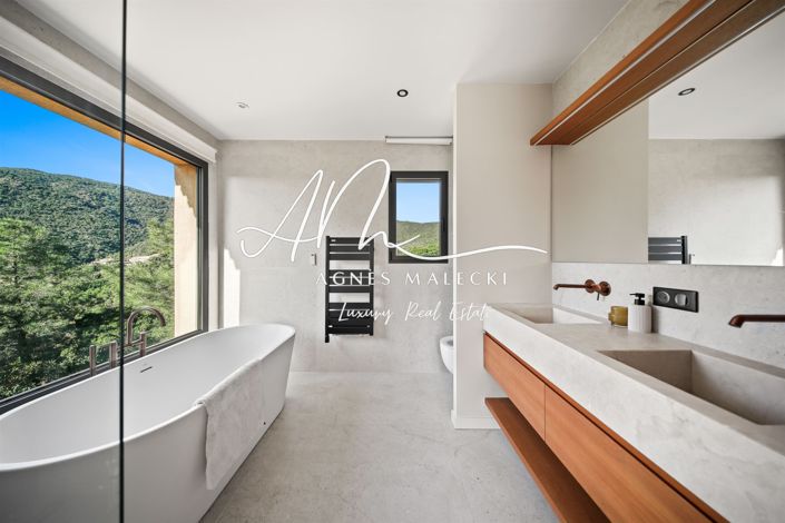 Image No.10-6 Bed House for sale