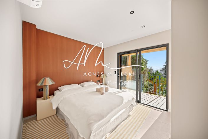 Image No.9-6 Bed House for sale