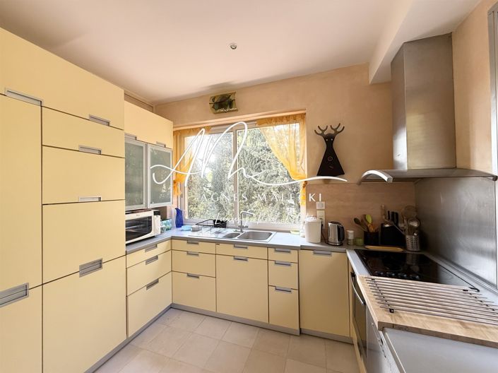 Image No.10-1 Bed Apartment for sale