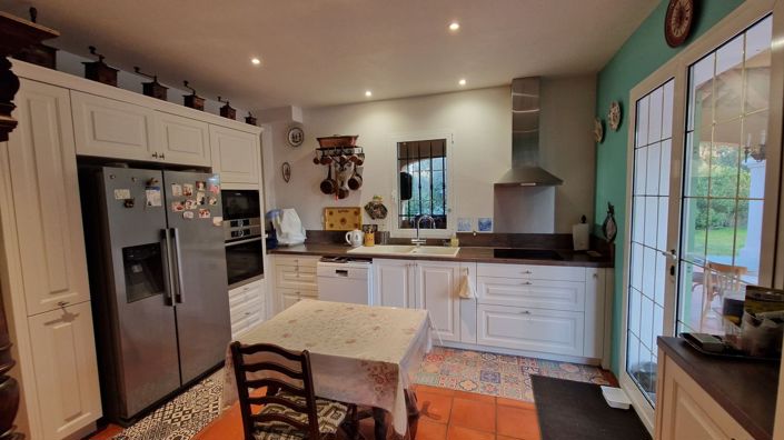 Image No.6-6 Bed House for sale