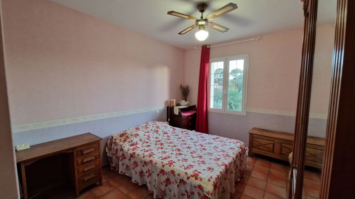 Image No.6-6 Bed House for sale