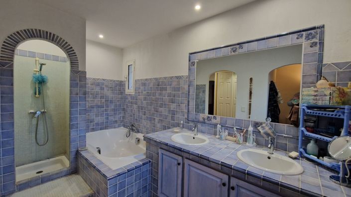 Image No.9-6 Bed House for sale