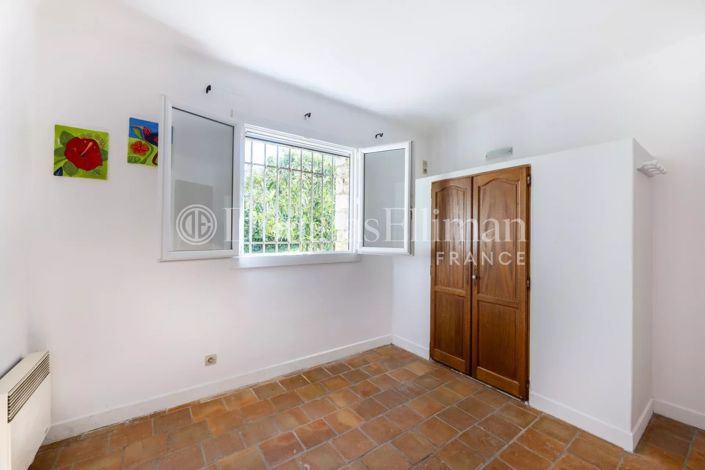 Image No.10-5 Bed House for sale