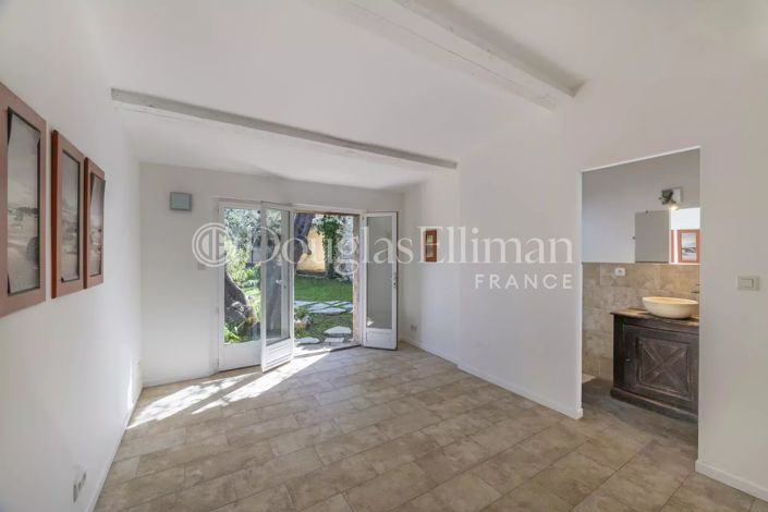 Image No.11-5 Bed House for sale