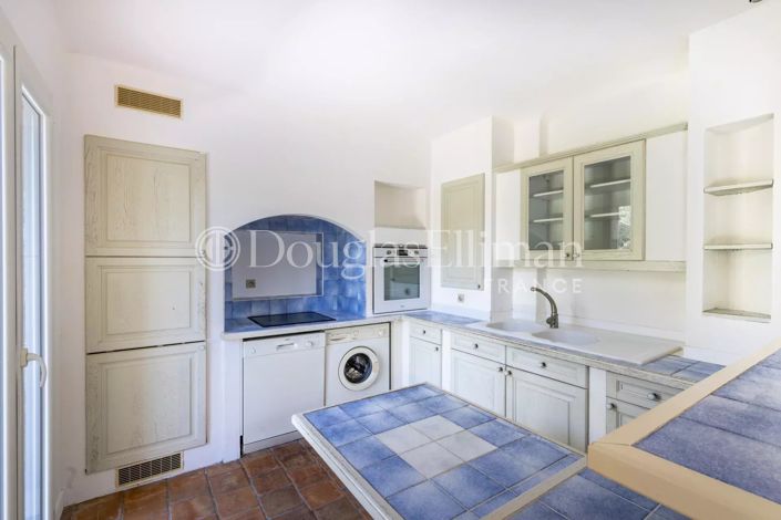 Image No.7-5 Bed House for sale