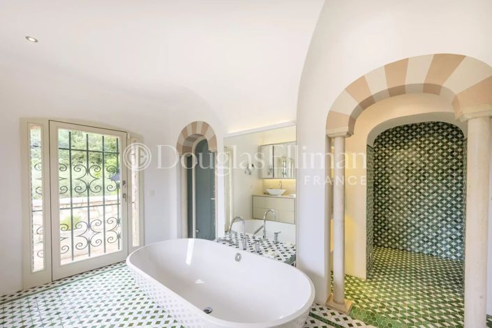 Image No.15-9 Bed House for sale