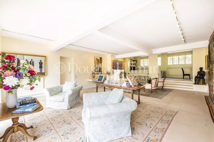 Image No.8-9 Bed House for sale