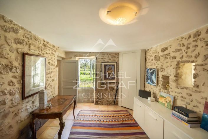 Image No.12-4 Bed House for sale