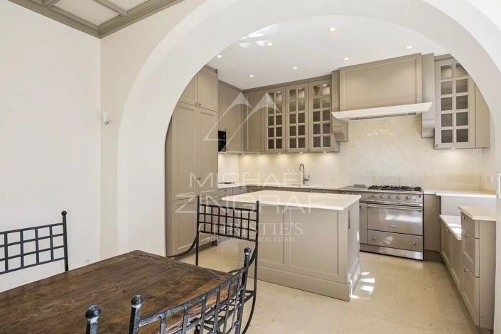 Image No.10-6 Bed House for sale