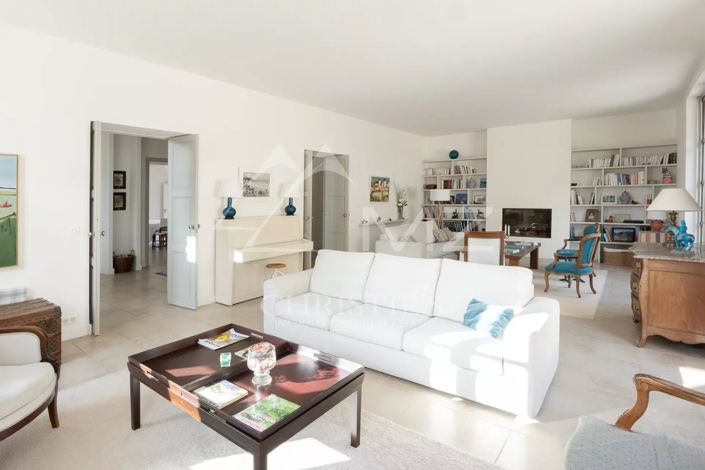 Image No.5-7 Bed House for sale