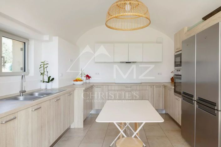 Image No.6-7 Bed House for sale