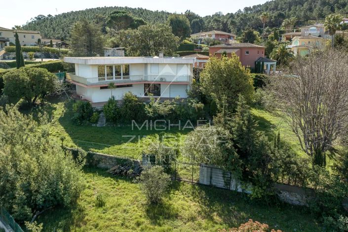 Image No.2-8 Bed House for sale