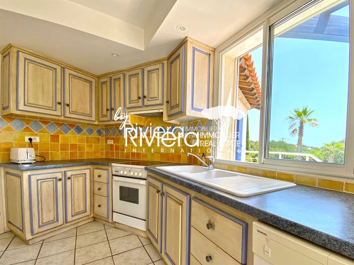 Image No.10-5 Bed House for sale