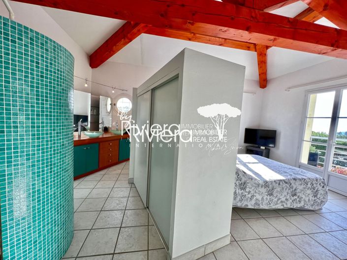 Image No.20-5 Bed House for sale