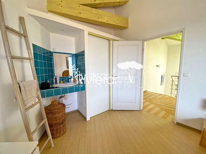 Image No.25-5 Bed House for sale