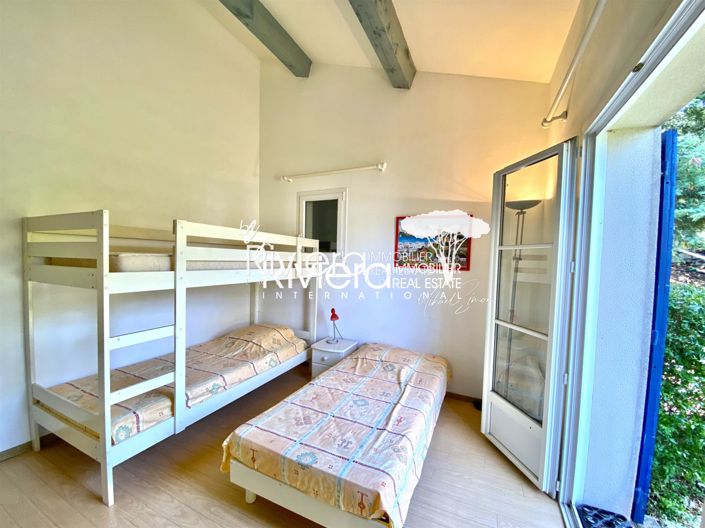 Image No.30-5 Bed House for sale