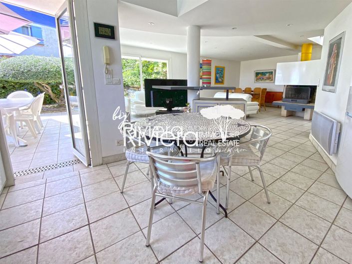 Image No.9-5 Bed House for sale