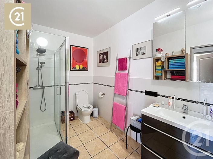 Image No.8-5 Bed House for sale