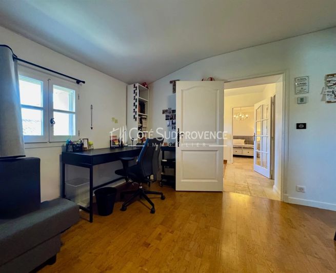 Image No.51-6 Bed House for sale