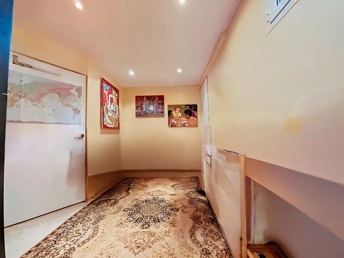 Image No.18-4 Bed House for sale