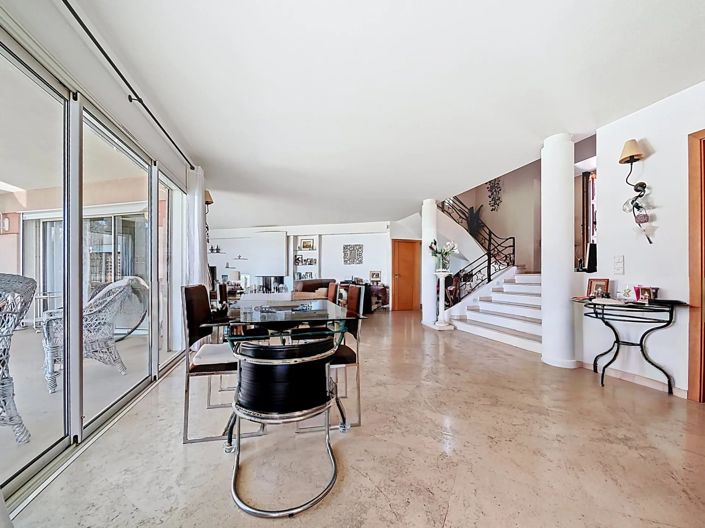 Image No.2-4 Bed House for sale