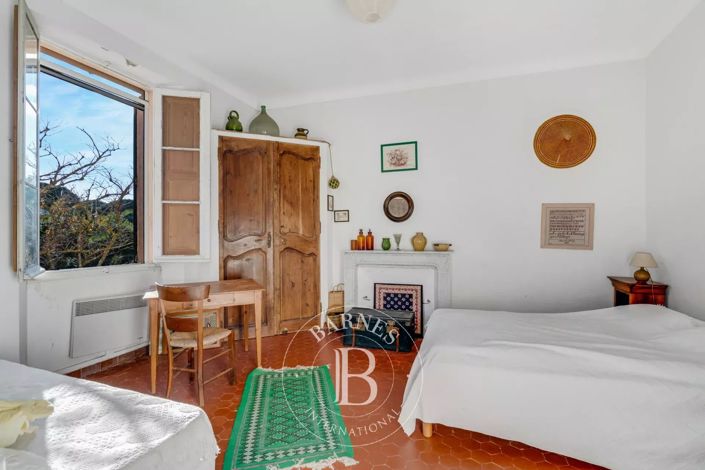 Image No.10-5 Bed House for sale