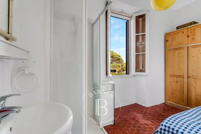 Image No.12-5 Bed House for sale